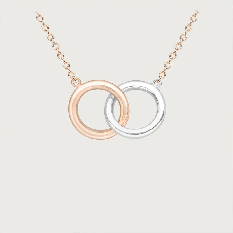 simple bar necklaces for women -Linked Rings Gold Necklace